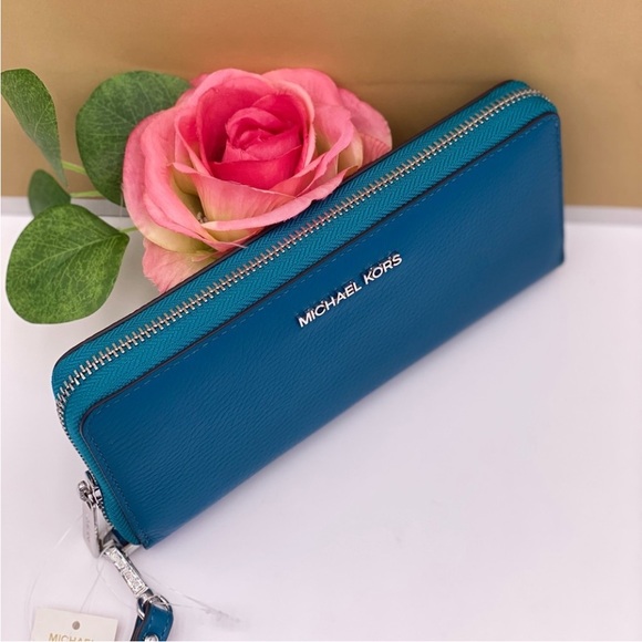 Michael Kors Large
Continental Wallet
Wristlet Lagoon - Picture 7 of 11